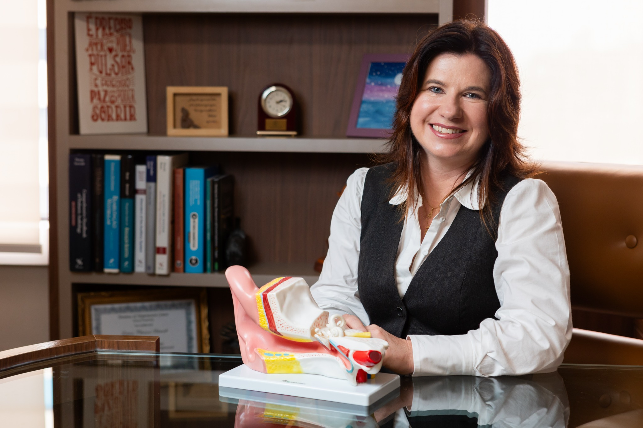 Dra. Letícia sorrindo